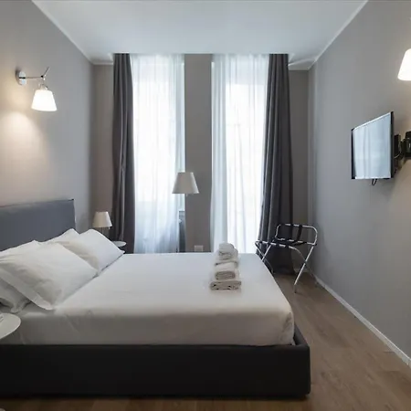 Bright & Cozy In Center